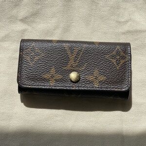 LOUIS VUITTON Monogram 4 Key Multicles Holder